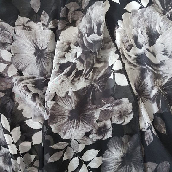 LAURA Blouse Tunic Tank Tee Shirt Medium US M Sleeveless V-Neck Floral Black - Picture 5 of 10